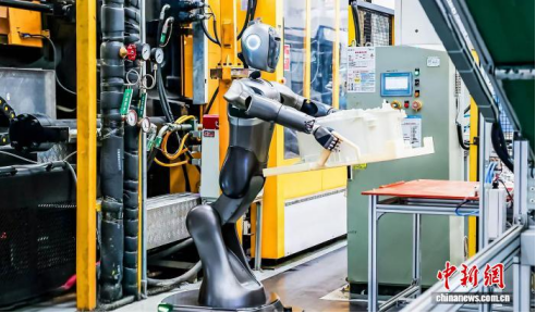 湖北&ldquo;智慧工厂&rdquo;机器人&ldquo;上岗&rdquo;忙